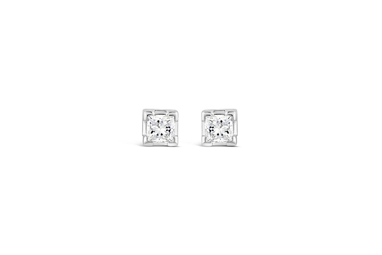 18kt White Gold Diamond Stud Earrings image 0